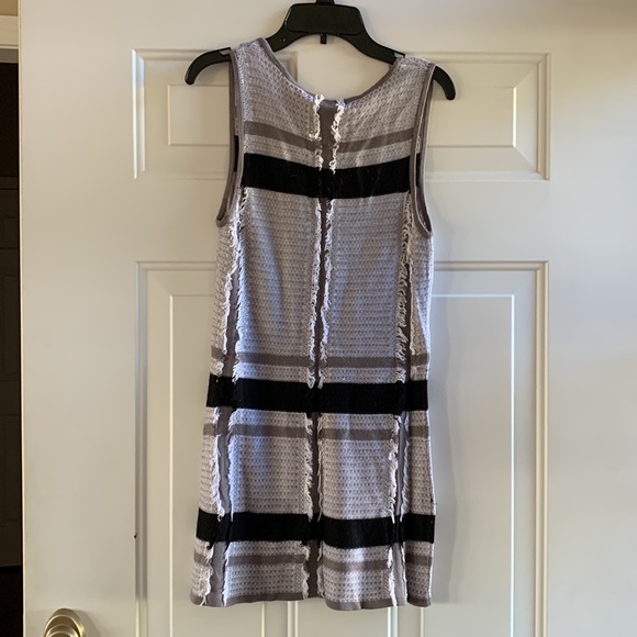 4/$10 NWT Fontana size small tunic - Picture 3 of 3